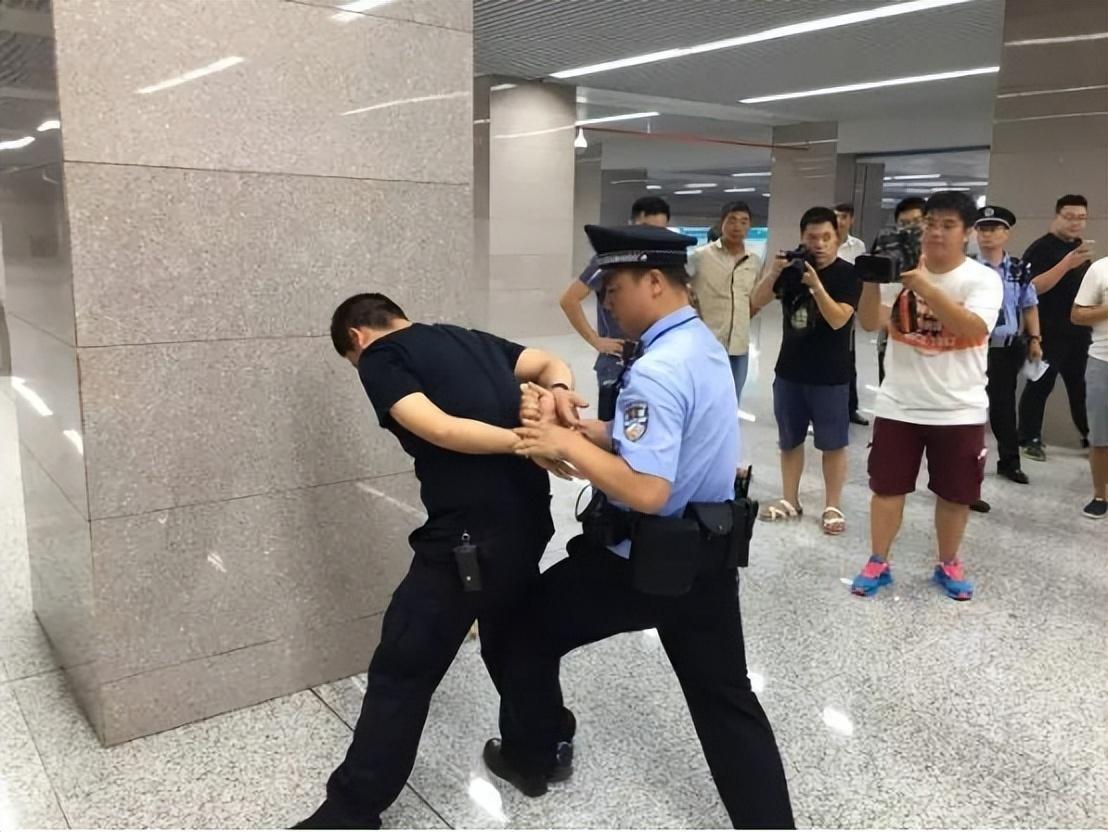 一碼一肖期期準,一碼一肖期期準，揭示背后的違法犯罪問題